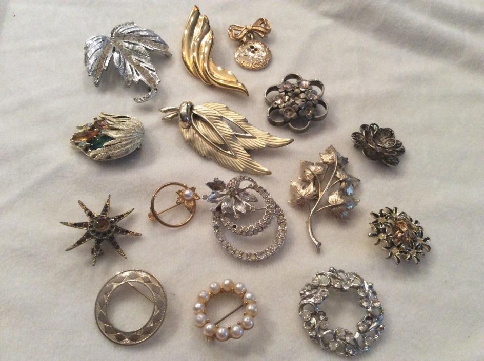 Lot of Jewelry Pins and Brooches- Estate Jewelry As Is