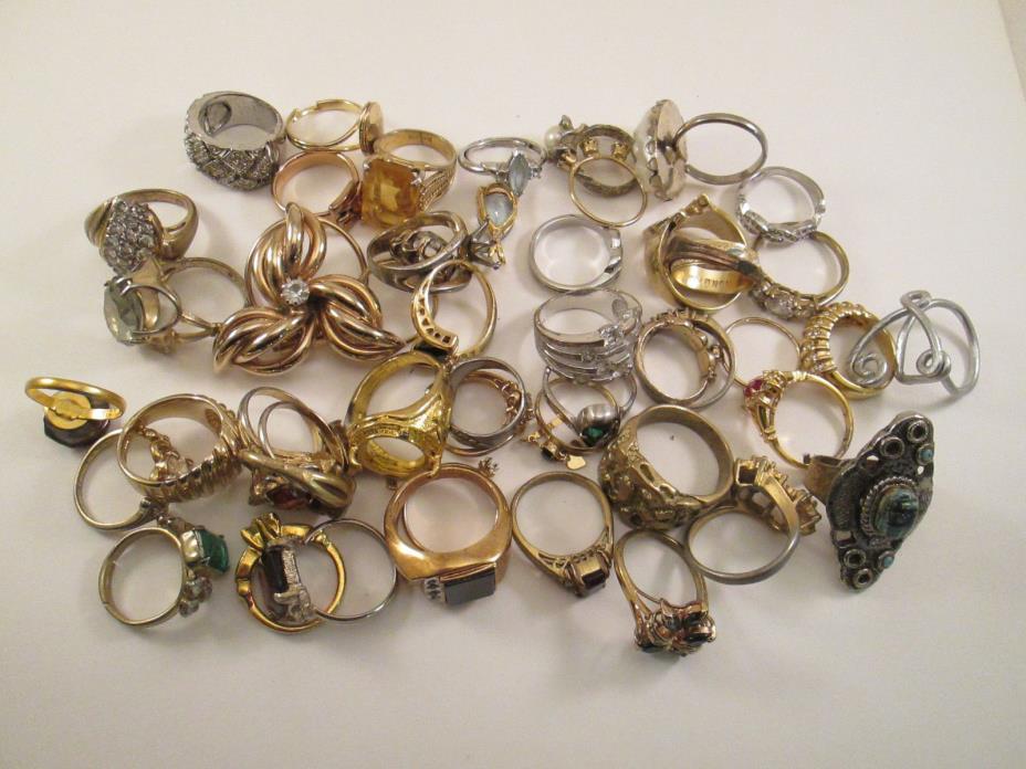 Wholesale Mixed Lot of 230 gms Fashion Jewelry Rings some usable some not    MK1