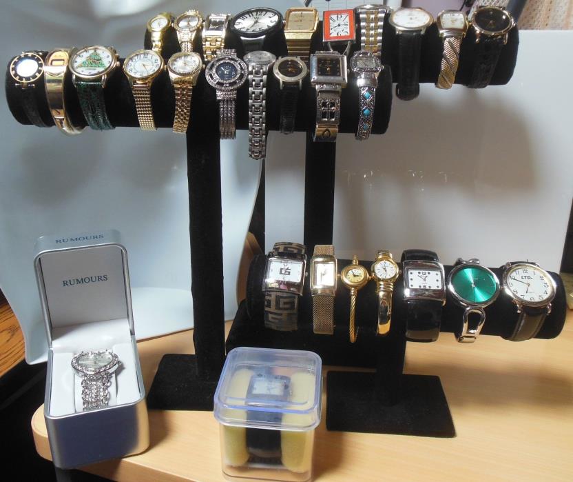 Mixed Lot of 29 Men's/Women's Wrist Watches