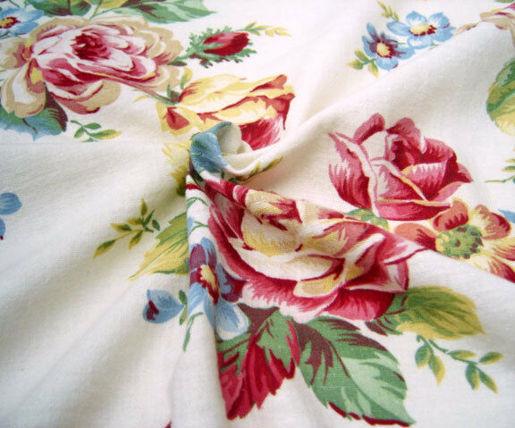 VINTAGE FABRIC Cabbage Roses Printed Cotton(?) Charming 35