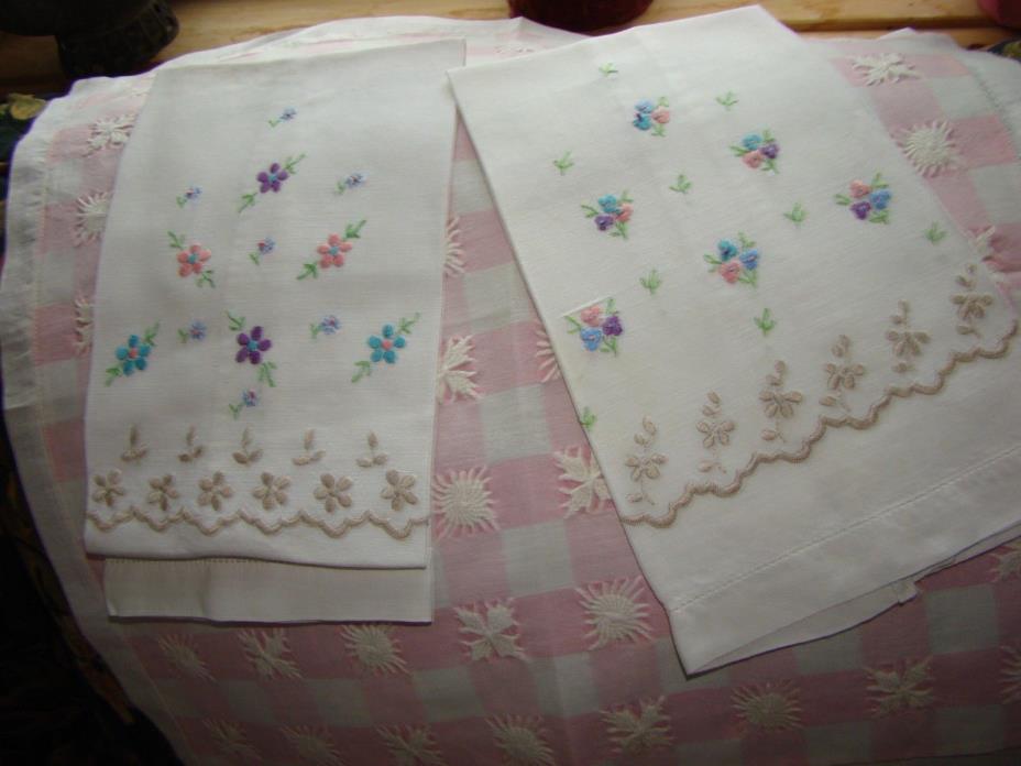 2 VINTAGE Linen Tea Towel WITH HAND FLOWER EMBROIDERY 12