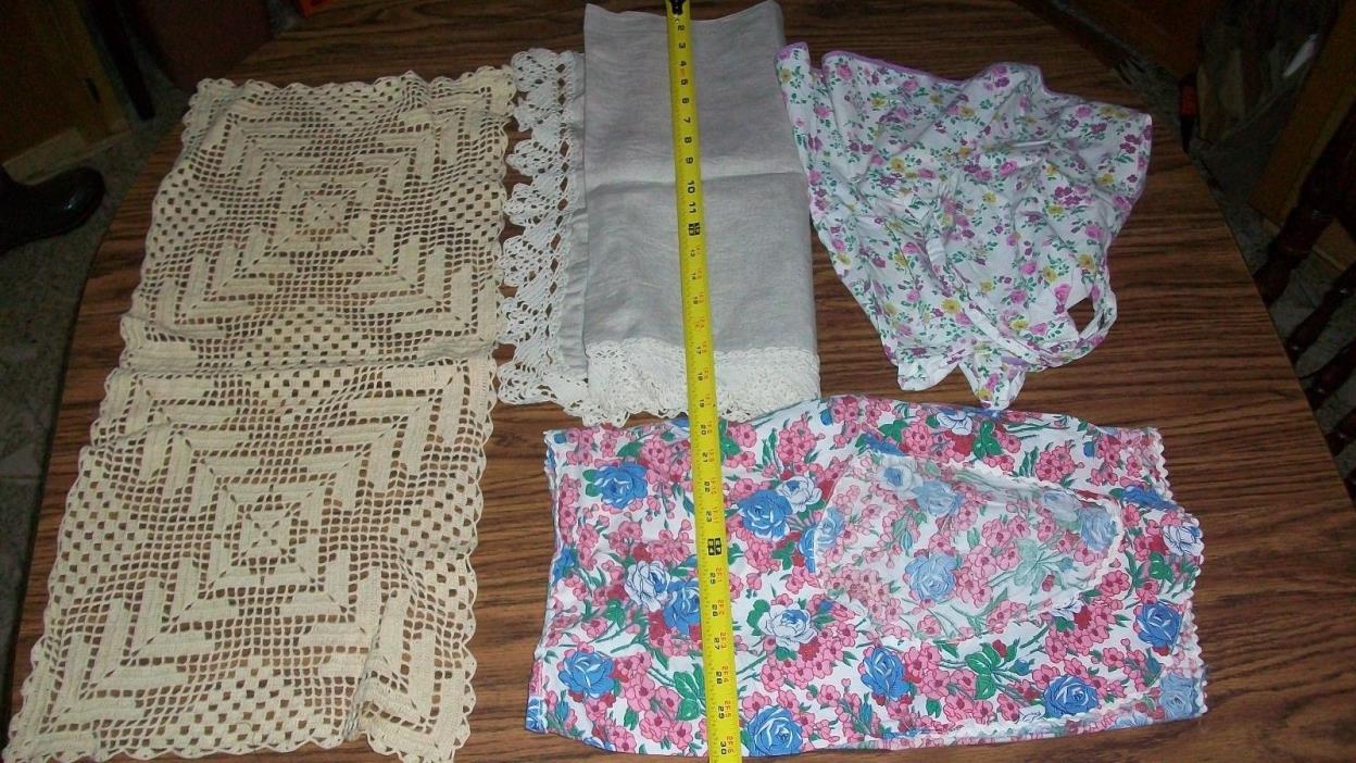 #2181 - 4pcs - 2 aprons, 2 table runners - hand crafted