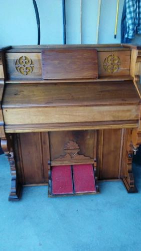 Antique Sterlinn Organ Company Pump Organ
