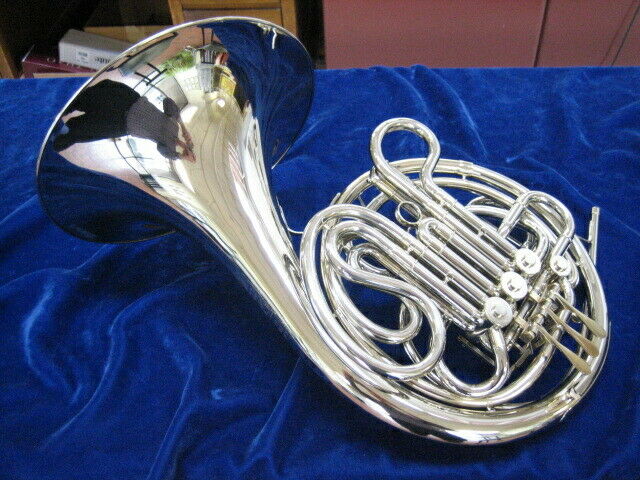 MINT USED CONN 8D DOUBLE FRENCH HORN LOOKS LIKE IT WAS NEVER PLAYED!