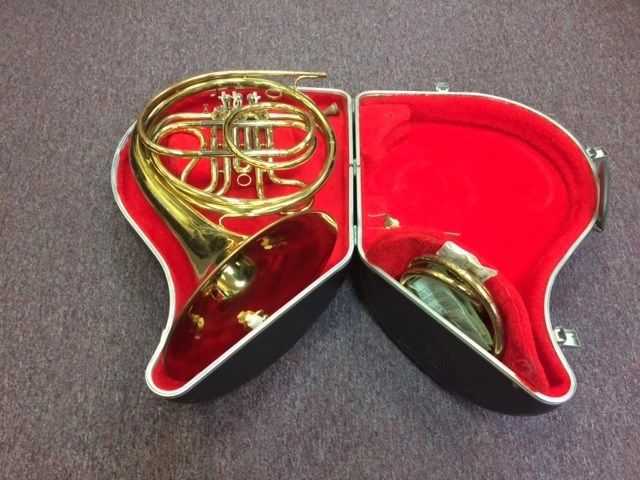 GETZEN FRENCH HORN WITH HARD CASE
