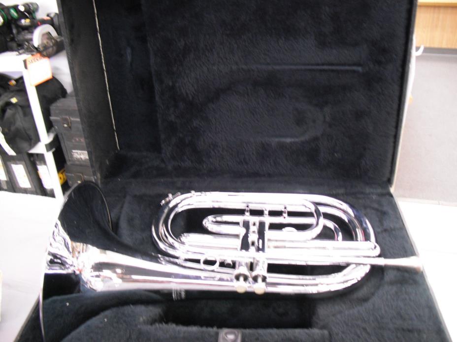 DEG Dynysty II Marching  French Horn W/hard case and mouth piece