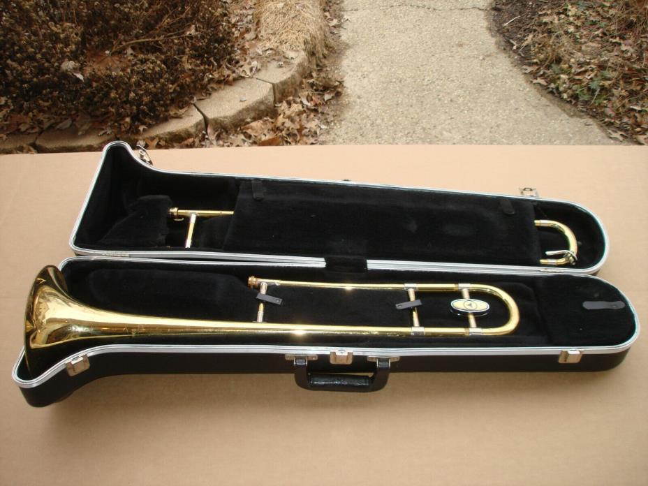 Holton TR602 Holton Collegiate Bb Trombone with Mouthpiece & Case 820258