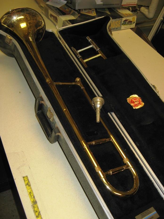 Holton TR602 Trumbone w/Case