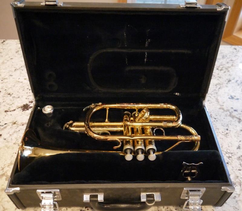 YAMAHA YCR 2310II CORNET, MOUTHPIECE, & CASE - VERY GOOD - NEEDS A LITTLE TLC
