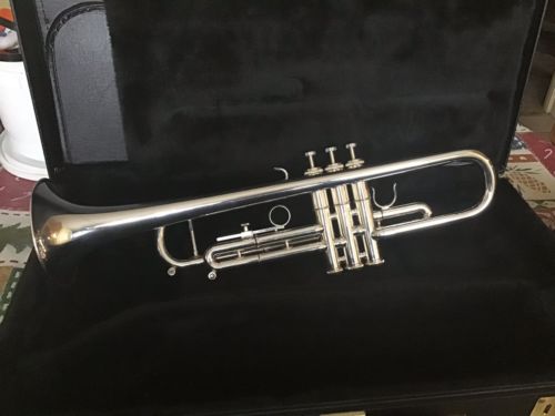 Getzen 900S Eterna Classic Bb Trumpet Silver Plated.