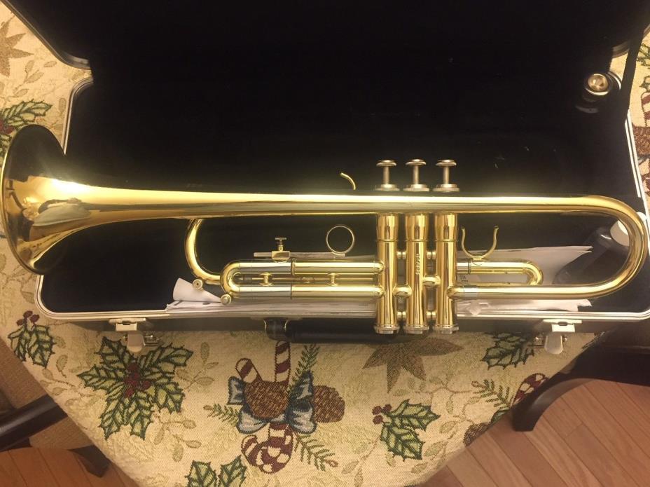 Getzen 300 Series Trumpet + Case and oil - Excellent Condition!