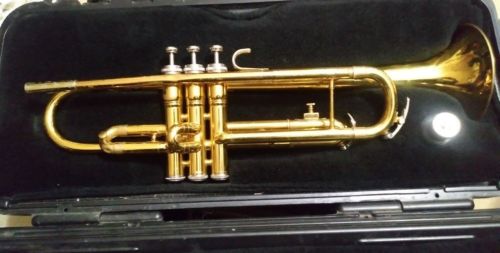 KING 600 Cleveland Bb Trumpet EXCELLENT CONDITION w/ Hard-Case & 7C Mouthpiece