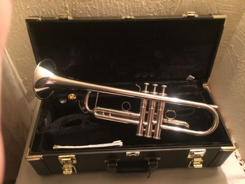 Yamaha YTR8335RG Xeno Trumpet with Original Case