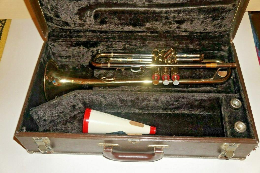 Getzen 300 Series Trumpet with Case and 2 7C Mouthpiece