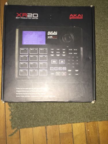 AKAI XR20 PROFESSIONAL BEAT PRODUCTION CENTER DRUM MACHINE TESTED & WORKING FINE
