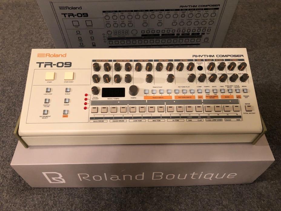 Roland TR-09 Drum Machine Rhythm Composer. Excellent Condition! Barely Used. 909