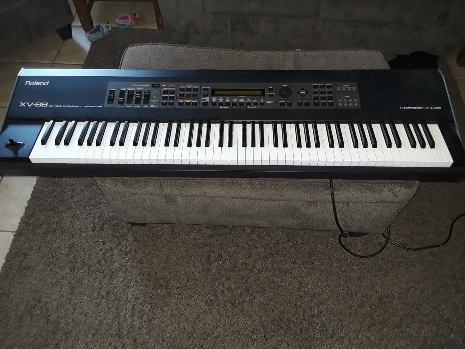 Roland XV-88 Great Condition