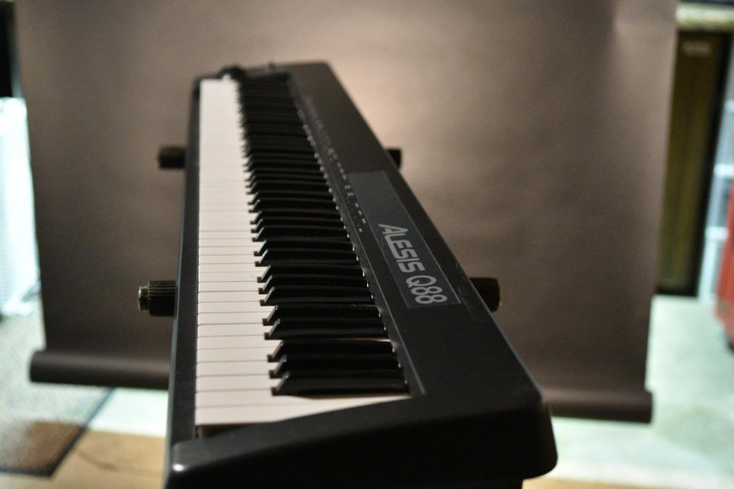 Alesis Q88 88-Key USB MIDI Keyboard Controller
