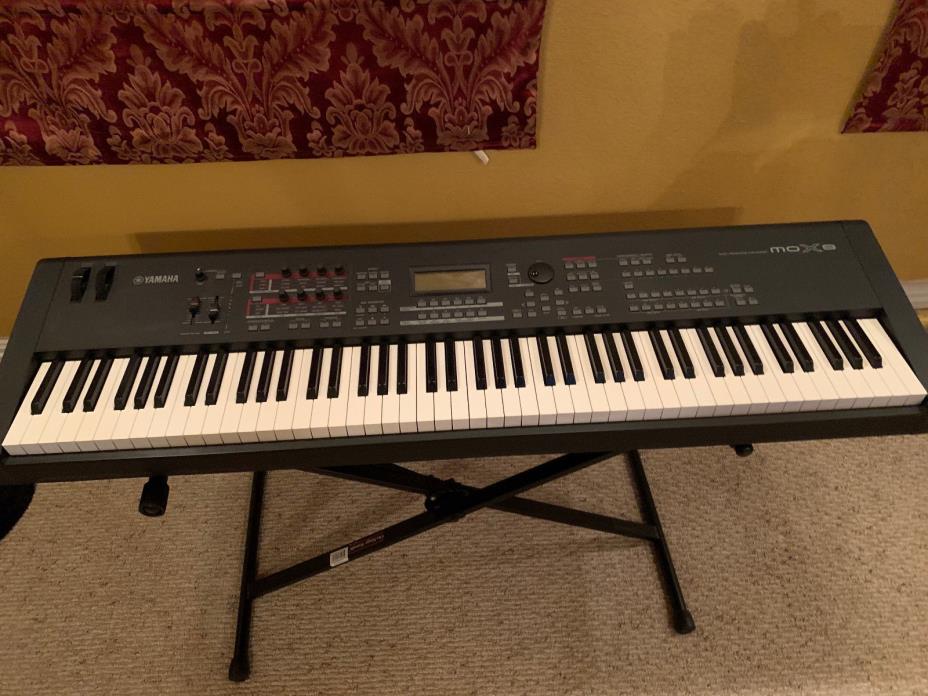 Yamaha MOX88 Keyboard Synthesizer