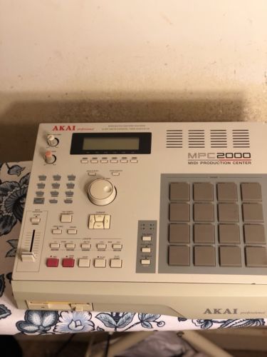 AKAI MPC 2000 Drum Sampler Midi Sequencer 32mb classic