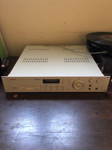 Akai S2000 Midi Stereo Digital Sampler With M64C Memory Card System Disks Manual