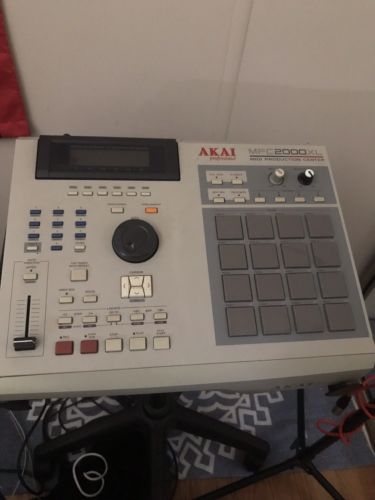 AKAI MPC 2000XL MIDI Production Center Sequencer/Sampler
