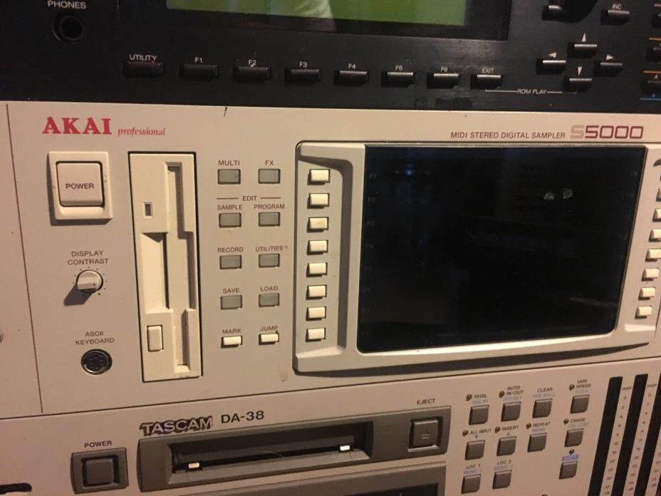 Akai S5000 MIDI Digital Sampler