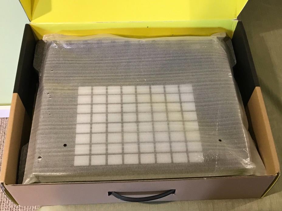 Mint Ableton Push 2 in box with 9 Intro