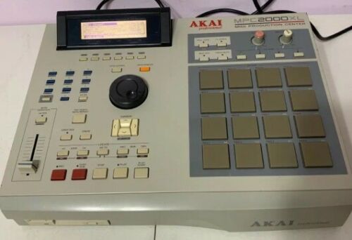 AKAI MPC 2000XL Sampler / Sequencer / Drum Machine MIDI Production Center