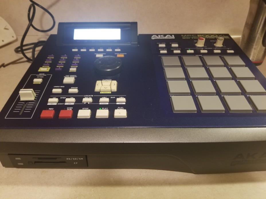 Akai MPC2000XL Drum Machine / 32 Mgs multi cf reader,8 output ((fully upgraded))