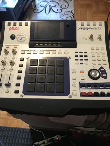 MPC 4000 125gbs/ 272ram/cd Burner/ 8 Additional Outputs.
