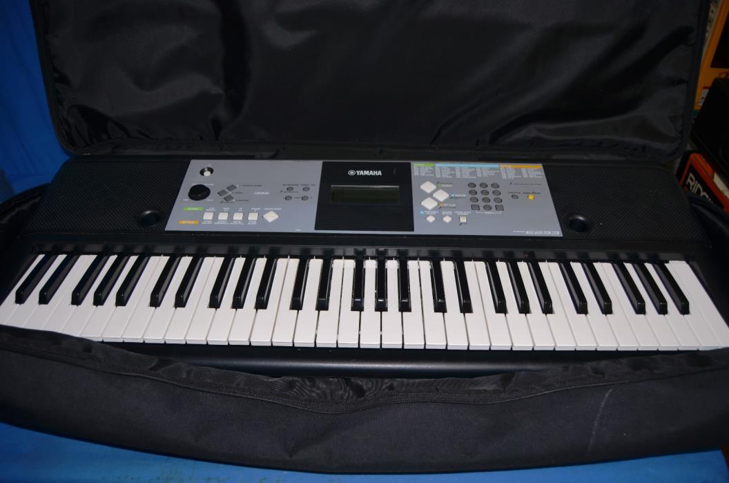 Yamaha PSR-E233 Keyboard with Soft Padded Case A/C Adapter Pre Owned