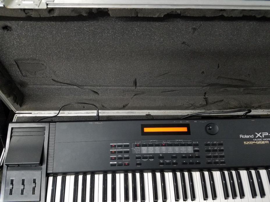 VTG Roland XP 50 61-Key Keyboard w/ Hard Carrying Case Good