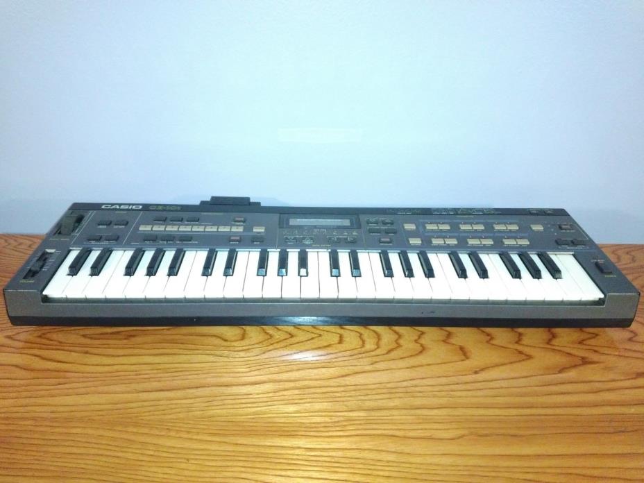 Casio CZ-101 w / 4 Bank RAM Cartridge - working, sold  for  parts