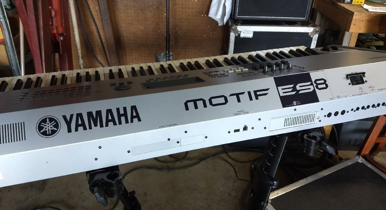 Yamaha Motif ES8 ES-8 Keyboard Synth Workstation
