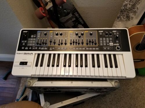 Roland GAIA SH-01 Keyboard Synthesizer