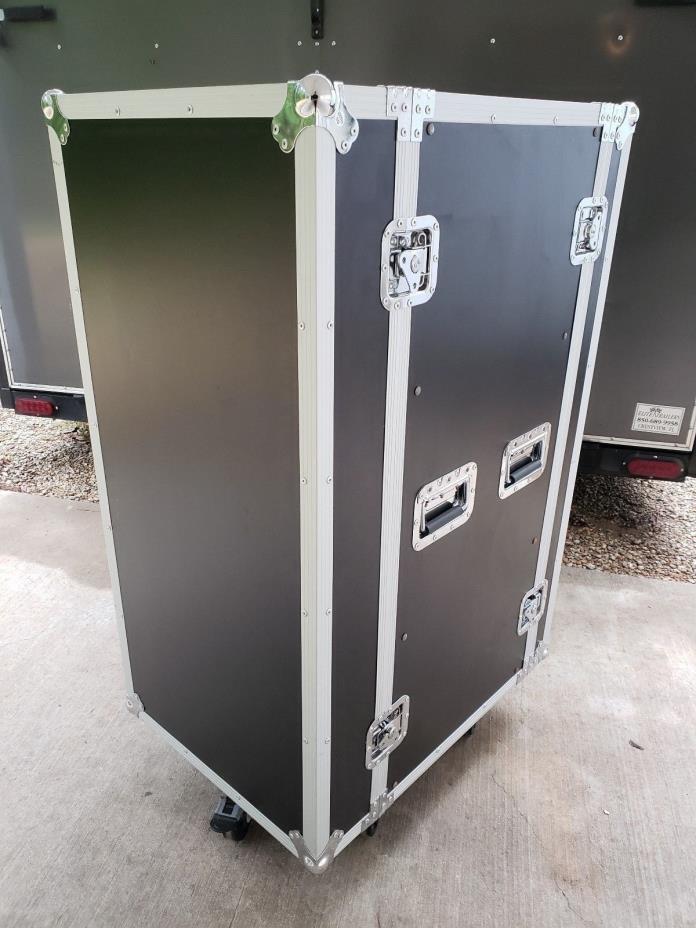 24 Space Rack Case with Hinged Door 18