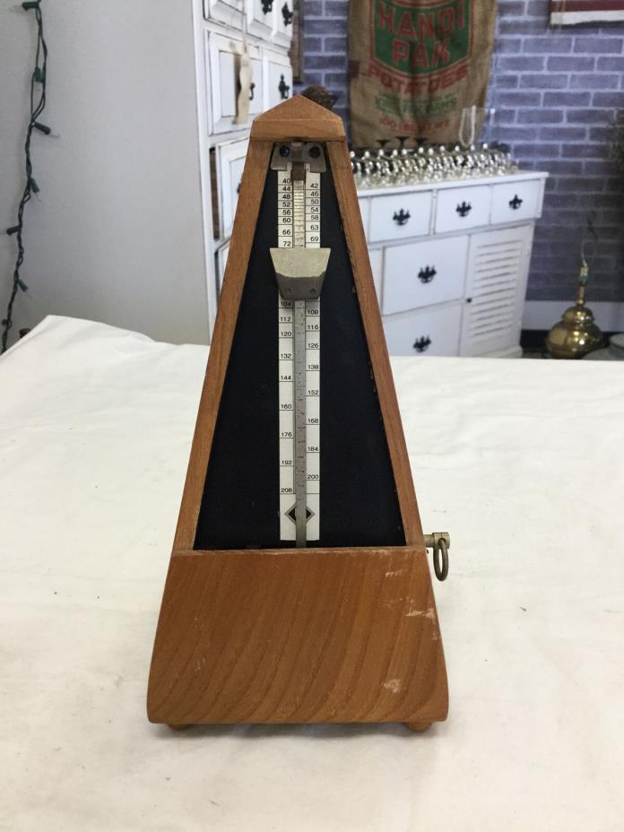 Wittner Wind-Up Clockwork Music Metronome Wood Grain Finish