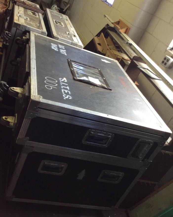 Shipping crate on wheels Music Photography Equipment Flight Cases