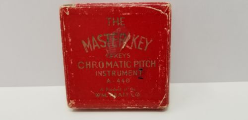 Vintage WM. Kratt Co. The Master Key Chromatic Pitch Pipe 13 Keys (B)