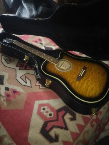 Indiana electric acustic guitar.. Quilt finish.. Hard shell ibanez case with it.