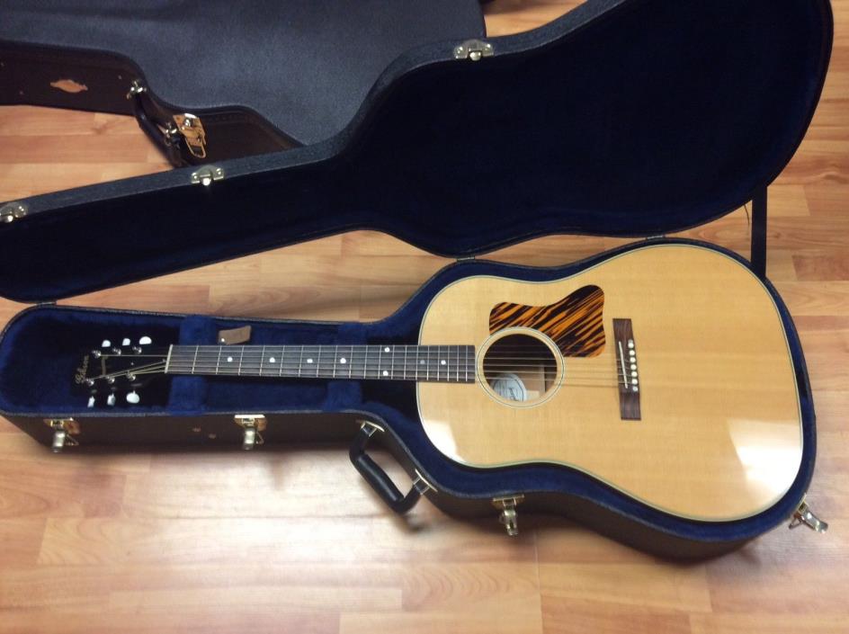 Gibson J-35 2013 Acoustic Guitar