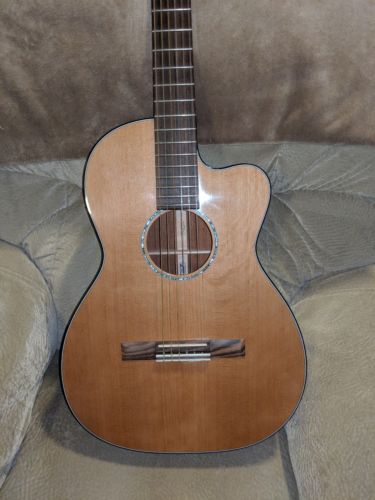 Martin Guitar 000C Nylon String Acoustic Electric Guitar