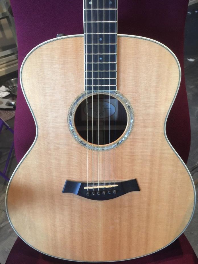 Taylor GS8e Acoustic Electric Acoustic/ Year 2012, perfect condition