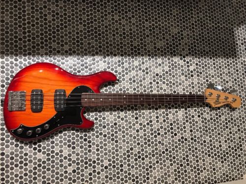 Fender Deluxe Dimension Bass, Rosewood Fingerboard Cherry Sunburst