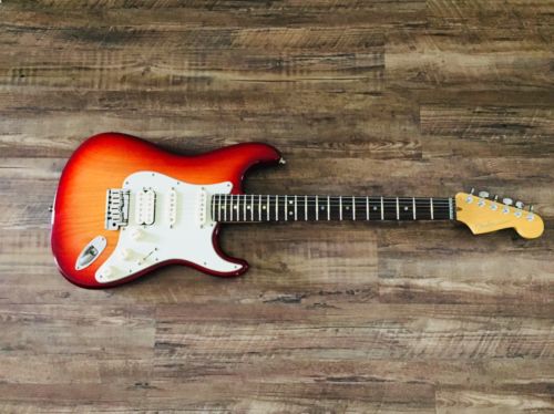 Fender Deluxe Stratocaster Aged Cherry Burst