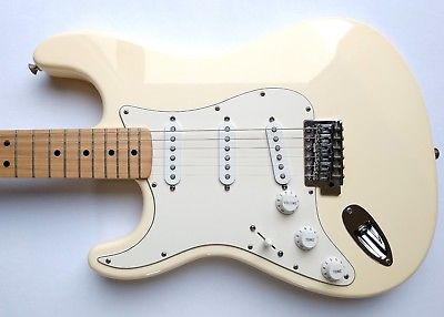Lefty Fender MIM Stratocaster Left-Handed Electric Guitar 2002 White w/Nice HSC