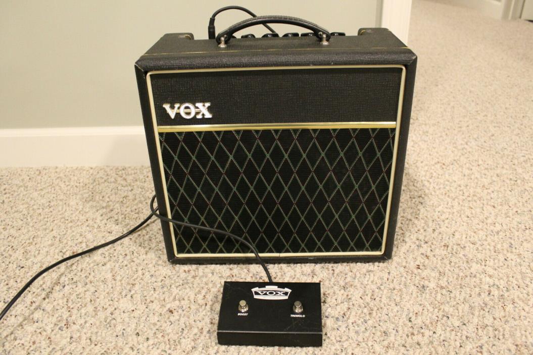 Vox Pathfinder 15w V9158 Guitar Amp - with foot switch  Nice! FREE SHIPPING