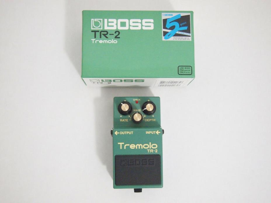 BOSS TR-2 Tremolo Green Guitar Pedal