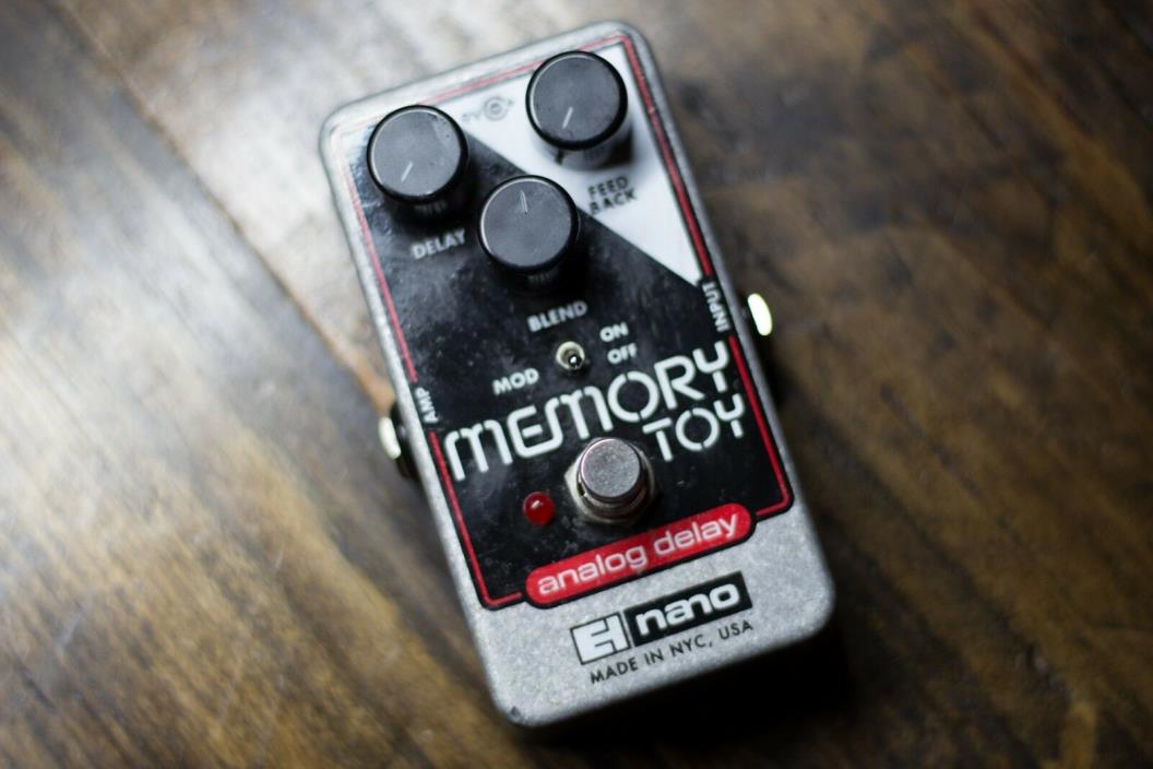 Electro-Harmonix Memory Toy Echo & Chrous Delay Guitar Effect Pedal